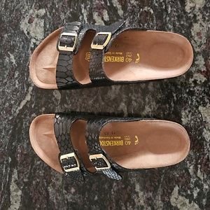 Women's Birkenstock black crocodile sandals size 40 - new